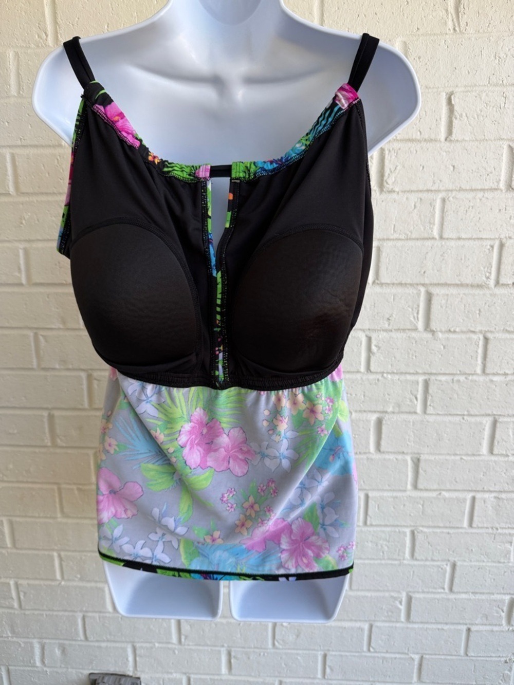 Kim Rogers Curvy Black Tropical Floral Scoop Swim Tankini Top Size 18W Looks New - Picture 8 of 10